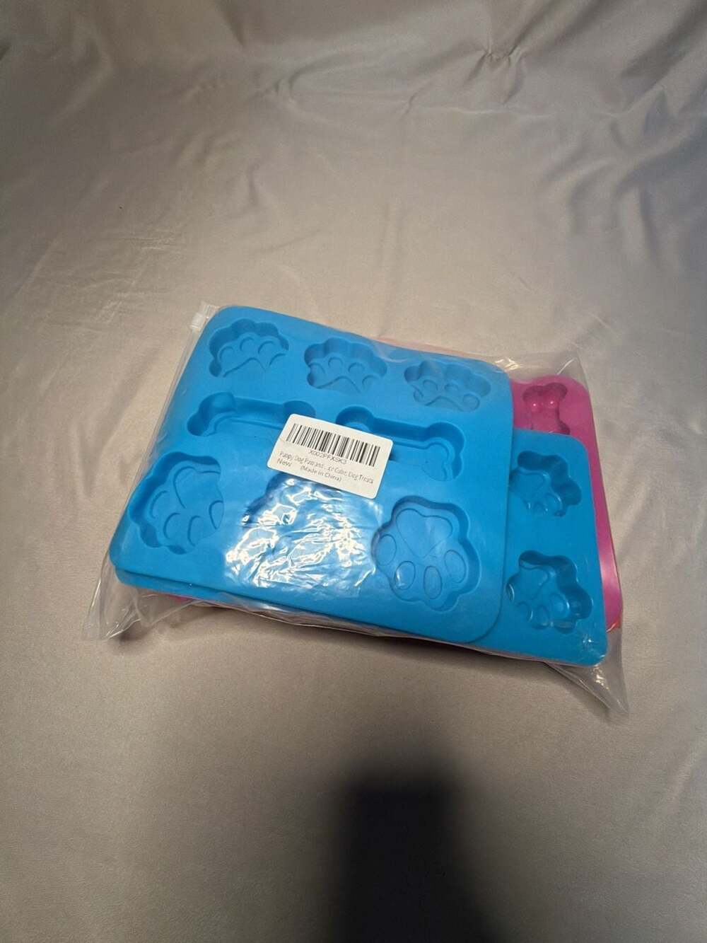 Silicone Dog Paw and Bone Shaped Baking Molds for Dog Treats and Ice Cubes